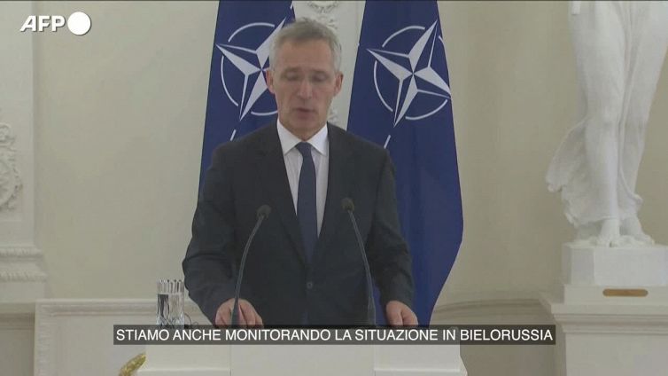 Stoltenberg: "Nessuna indicazione che Mosca si stia preparando a usare armi nucleari"