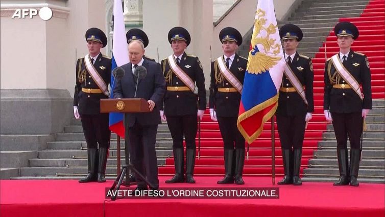 Mosca, Putin: "L'esercito ha di fatto impedito la guerra civile"