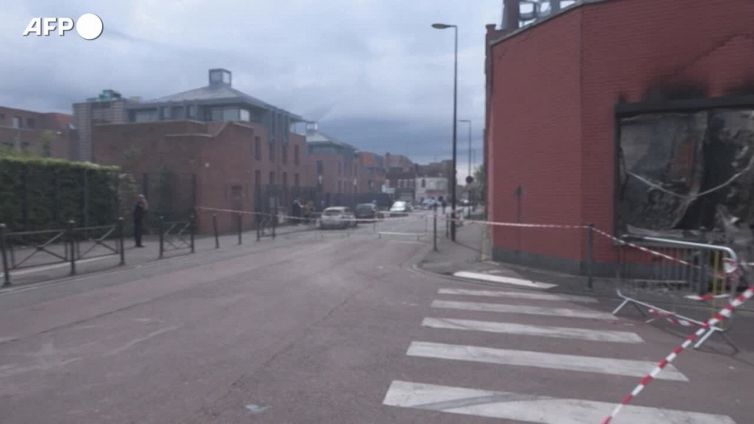 Francia, Roubaix: edificio commerciale a rischio crollo dopo il rogo