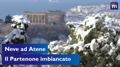 Neve sul Partenone e l'Acropoli: lo spettacolo ad Atene
