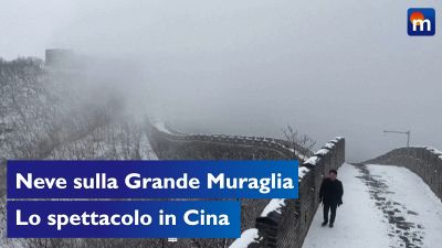 La Grande Muraglia cinese coperta dalla neve: le immagini mozzafiato