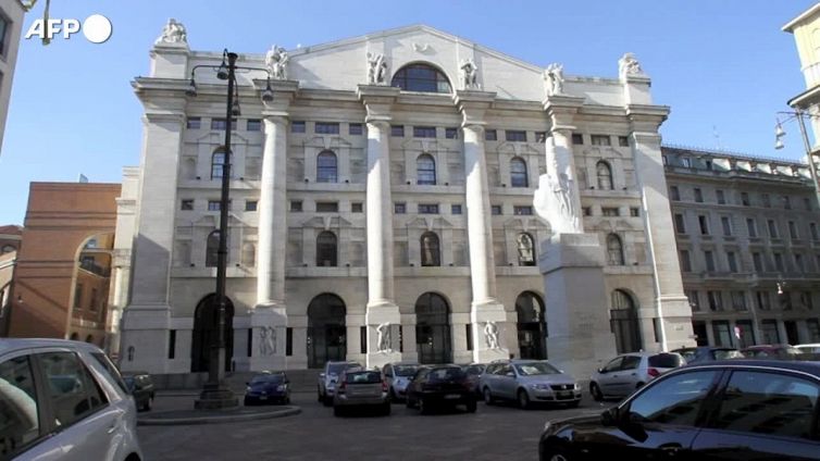 Piazza Affari vola su livelli precedenti della crisi del 2008