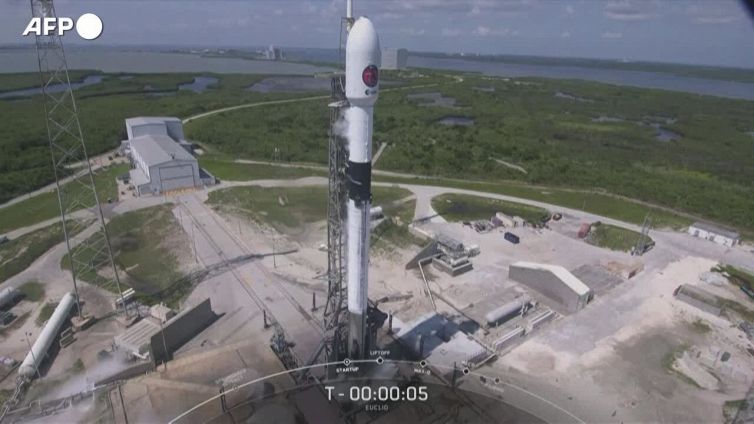 Lanciato il telescopio Euclid, detective dell'universo oscuro