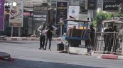 A Jenin, militanti palestinesi armati sparano contro l'esercito israeliano