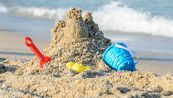 I trucchi per togliere la sabbia da piedi e oggetti dopo il mare