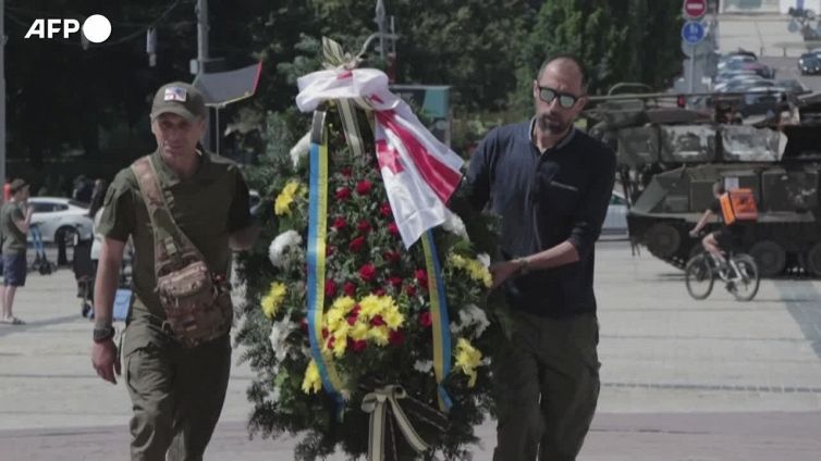 Ucraina, a Kiev il commosso addio alla giornalista e scrittrice Victoria Amelina