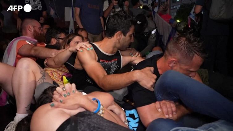 Proteste a Tel Aviv, manifestanti bloccano l'autostrada dopo dimissioni Eshed