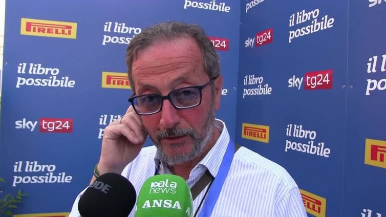 De Silva: "Malinconico scommessa vincente". E svela il prossimo romanzo