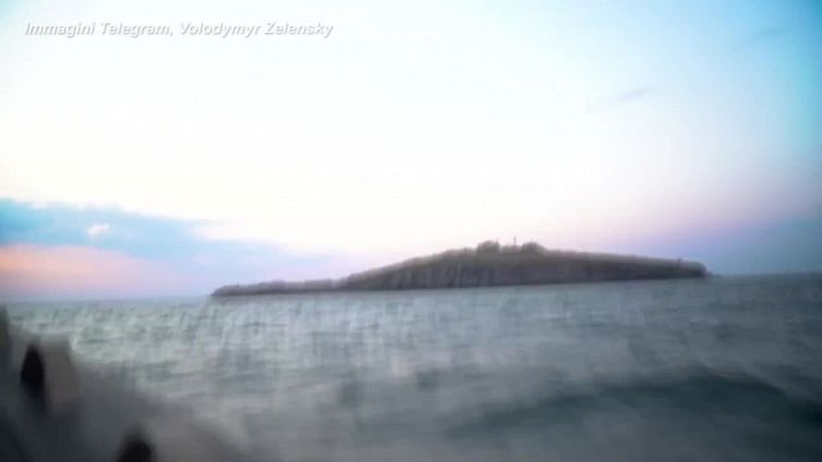 Zelensky sull'Isola dei Serpenti nel 500esimo giorno di guerra