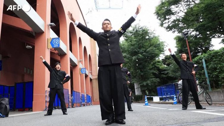 Giappone, cultura del tifo a rischio: gli "oendan" lottano per salvare la tradizione