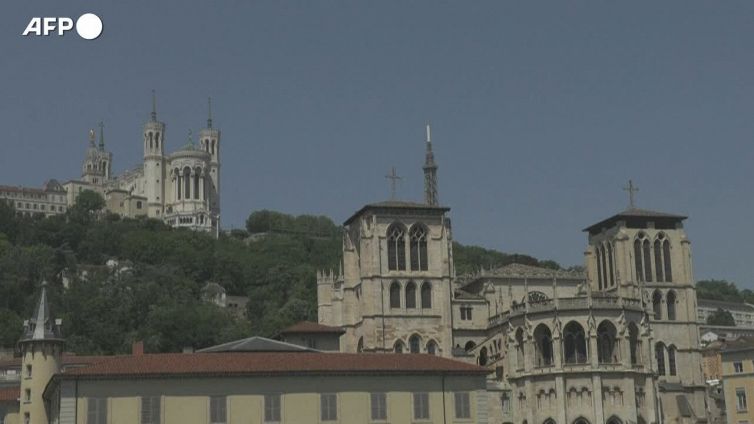 Francia nella morsa del caldo: allerta arancione per 21 dipartimenti