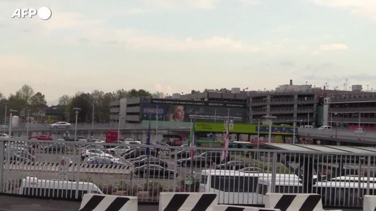 Un sabato nero per chi vola, si fermano gli aeroporti