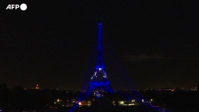 Francia, grandi festeggiamenti per il 14 luglio: fuochi d'artificio sulla Tour Eiffel