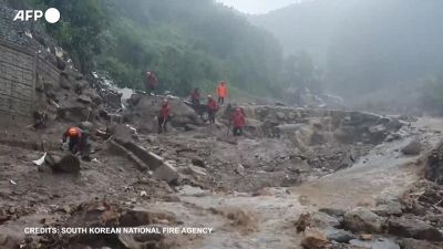 Inondazioni in Corea del Sud, soccorritori al lavoro a Yeongju e Cheongju