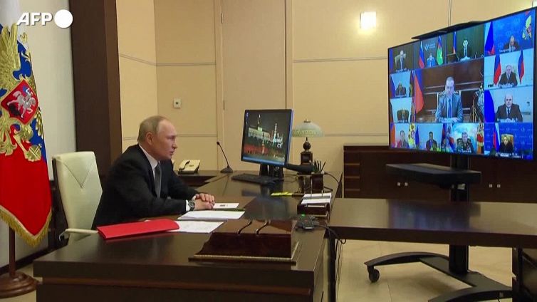 Ucraina, Putin: "Pronti a usare le bombe a grappolo se lo fara' Kiev"