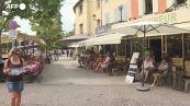 Caldo in Francia, Provenza: chi puo' si rinfresca nei bar