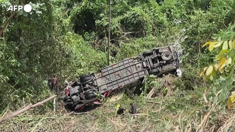 Colombia, pullman cade in burrone: morti e feriti