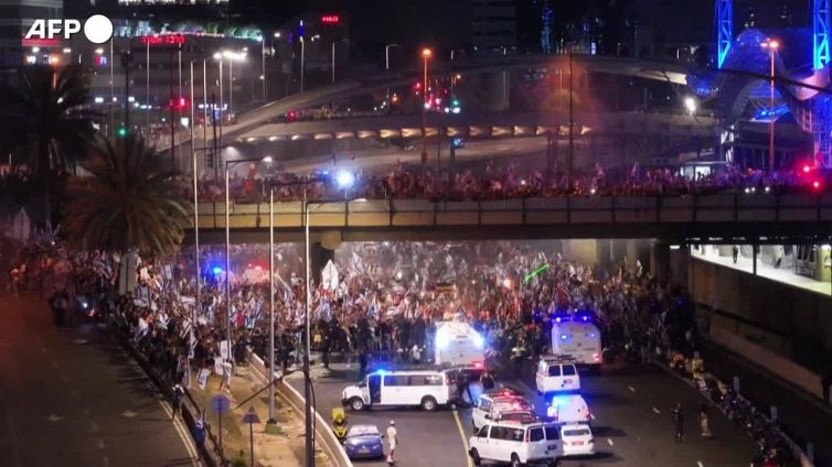 Israele, proteste dopo l'ok alla clausola chiave della riforma giudiziaria