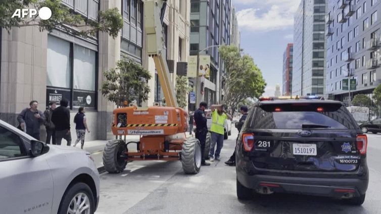 Scatta l'ora X, Musk lancia il nuovo logo di Twitter