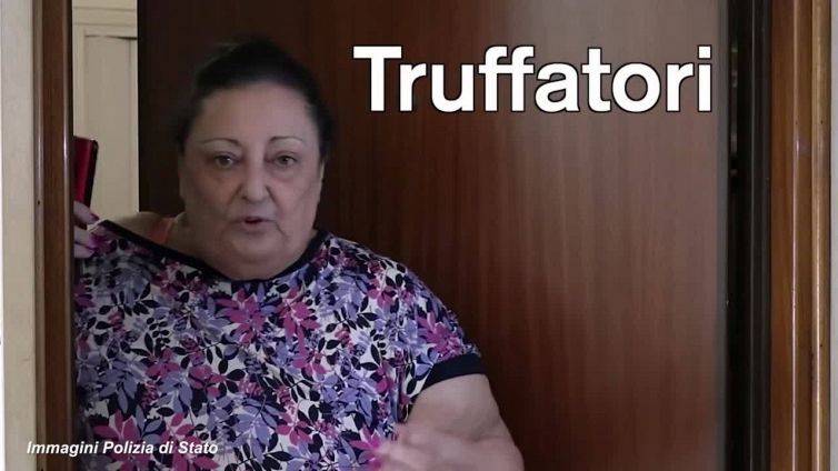 "I truffatori non vanno mai in vacanza", lo spot di sensibilizzazione della polizia