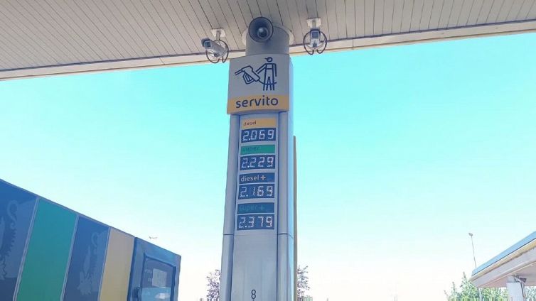 Cartelloni della benzina, da martedi' scatta l'obbligo