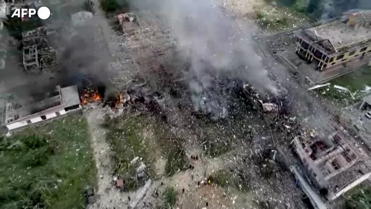 Thailandia, esplosione in un magazzino di fuochi d'artificio: almeno 9 morti