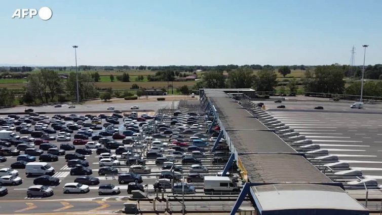 Viaggi col caro-benzina, picchi oltre 2,5 euro