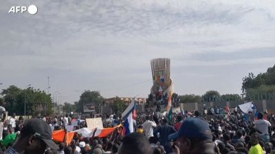 Niger, migliaia manifestano davanti all'ambasciata francese a Niamey