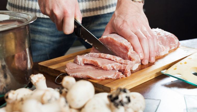 Attenzione alle infezioni alimentari in estate: come evitarle