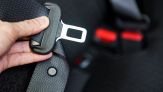 Sai a cosa serve il bottone della cintura di sicurezza?