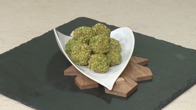 Polpette di broccoli con miglio, chia e sesamo