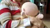 Una bambola senza volto per combattere l’Alzheimer in Italia