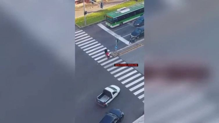Il commovente gesto del motociclista