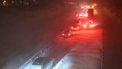Tempesta di neve e gelo: centinaia di auto ferme in autostrada