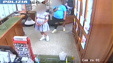 Furto da 40mila euro in gioielleria col finto pancione