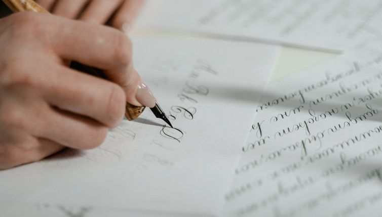 Ora l’intelligenza artificiale sa falsificare la tua calligrafia: attenzione alle truffe