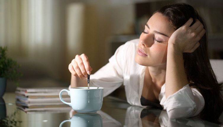 Le 10 alternative sane al caffè per svegliarsi la mattina e prendere le energie: sono buonissime