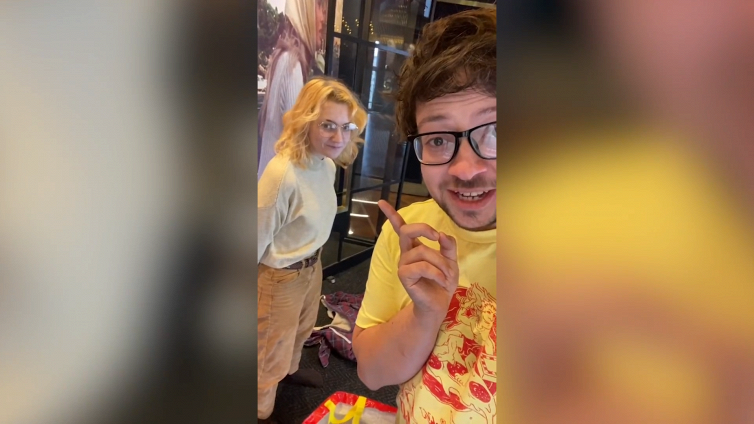 Il trucco per entrare gratis al cinema