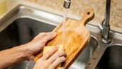 Tagliere di legno, non commettere questo errore quando lo lavi