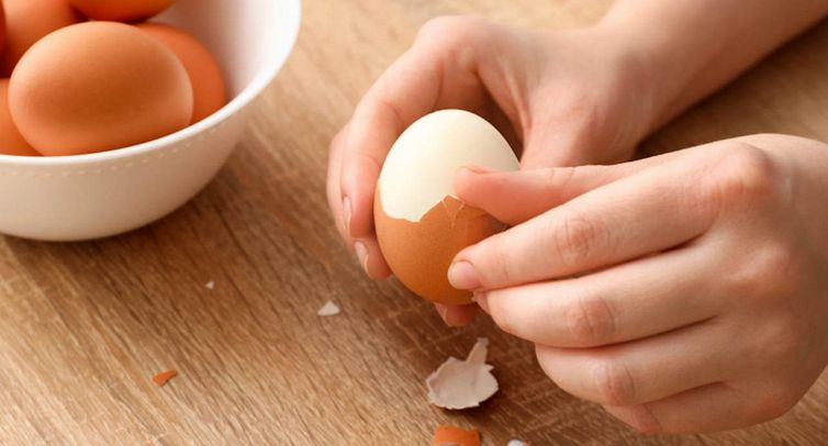 Uovo sodo, il trucco per capire se è pronto