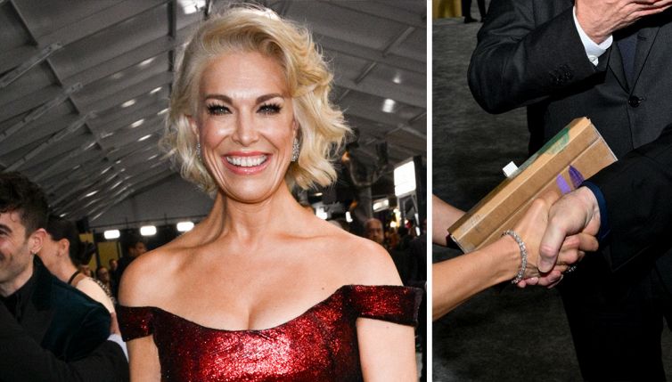 Hannah Waddingham ai Sag Awards con una pochette in cartone: ha un grosso valore emotivo