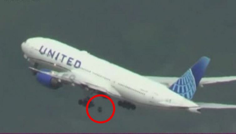 Stati Uniti, aereo diretto in Giappone perde una ruota al decollo