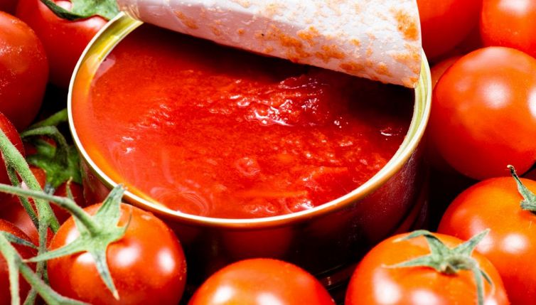 Cartucce di fucile nei barattoli di pomodoro e pelati: la scoperta inquietante