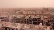 La tempesta di sabbia inghiotte la città: le immagini mozzafiato dal'Arabia