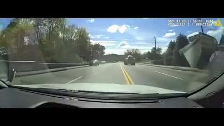 Ruba una ruspa e si dà alla fuga: l'inseguimento è folle