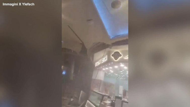 Caserta, crollo in centro commerciale, paura ma nessun ferito