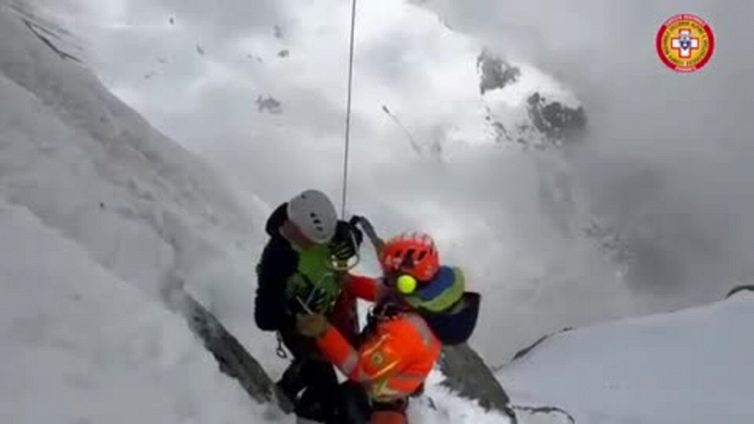 Bloccati a 3mila metri: il salvataggio estremo degli escursionisti