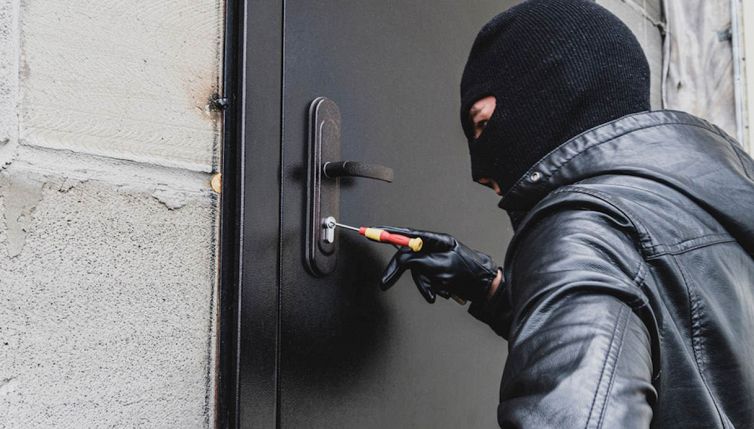 Furti in casa: la verità sul significato dei simboli sui muri
