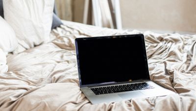 Sesso a lavoro durante lo smart working: le confessioni di chi lavora da casa