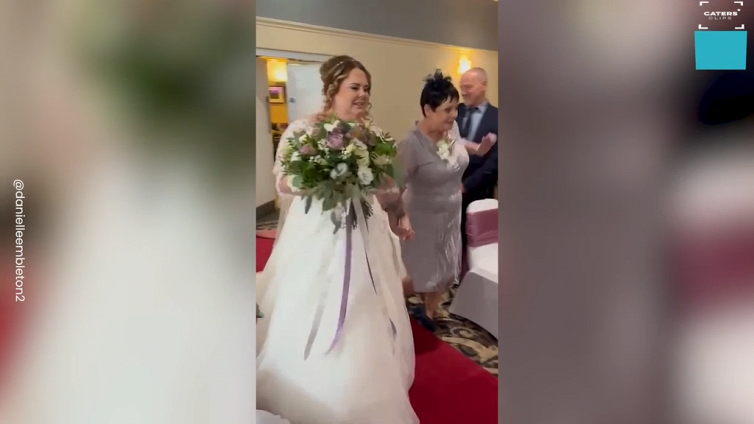 La mamma ruba la scena alla sposa nel peggiore dei modi